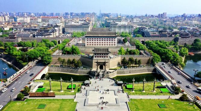 新华全媒 |打卡古都西安的文化地标——西安城墙