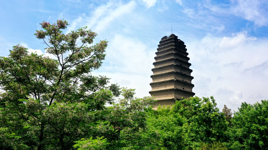新华全媒 |打卡古都西安的文化地标——小雁塔